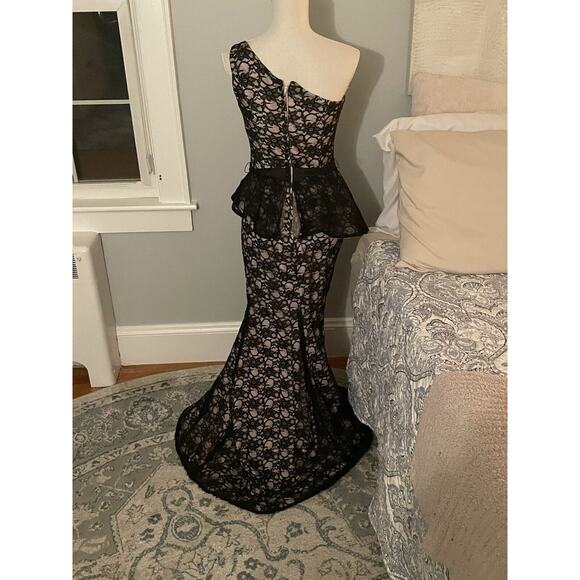 Mori Lee Madeline Gardner Formal Dress Black Lace One Shoulder Size 8 - Picture 4 of 11